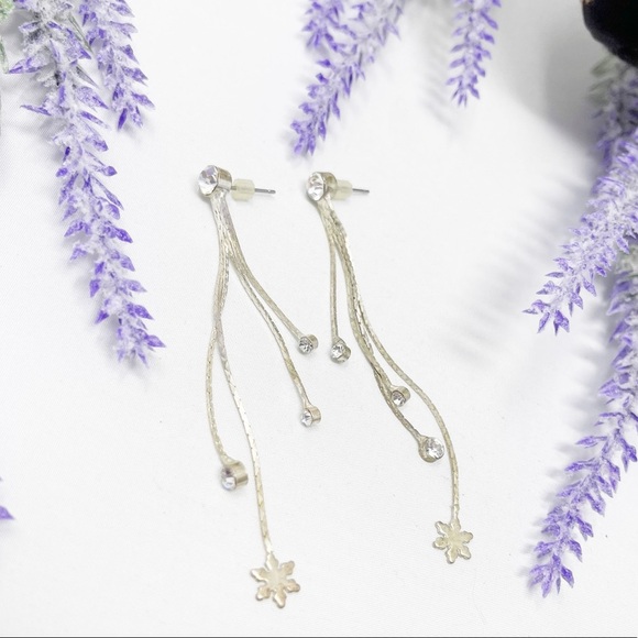 Vintage Cubic Zirconia Dainty Silver Tone Snowflake Fringe Drop Earrings - Picture 1 of 4